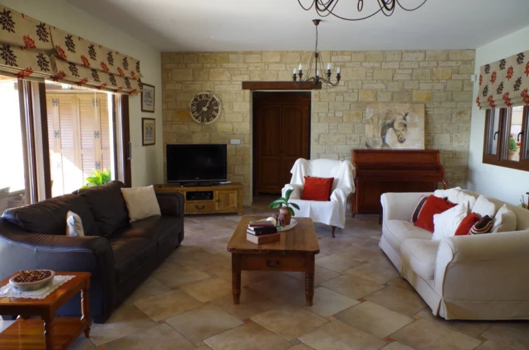 5 Bedroom House for Sale in Episkopi Lemesou, Paphos District