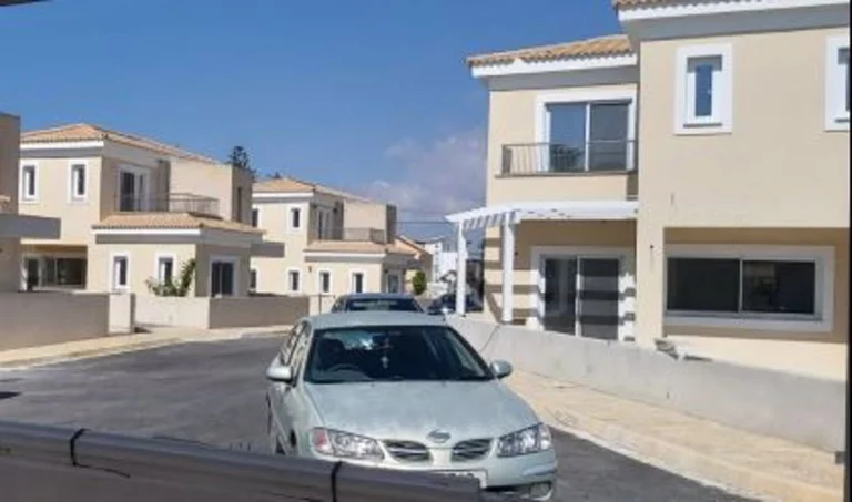 2 Bedroom House for Sale in Pervolia Larnacas