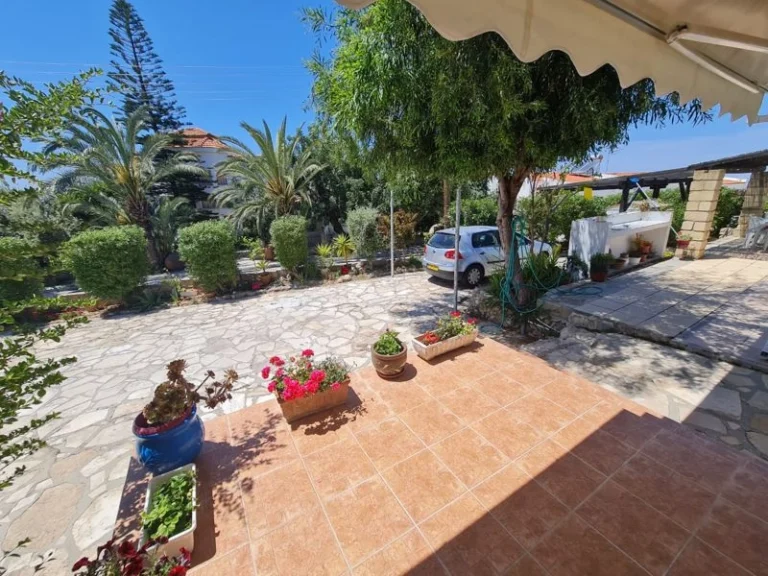 6+ Bedroom House for Sale in Tala, Paphos District