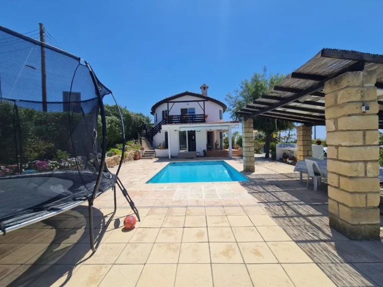 6+ Bedroom House for Sale in Tala, Paphos District