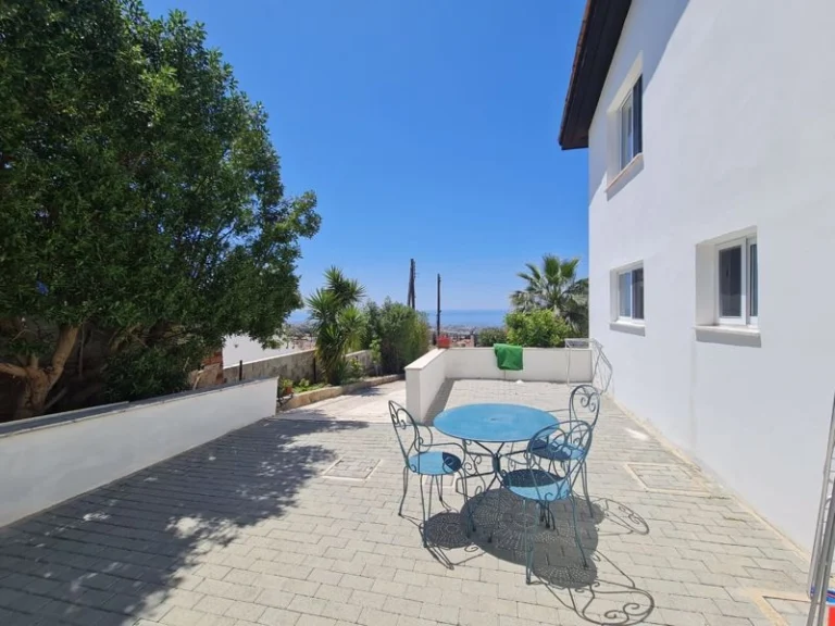 6+ Bedroom House for Sale in Tala, Paphos District