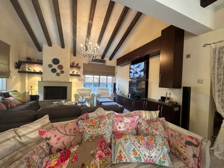 3 Bedroom House for Sale in Moniatis, Limassol District