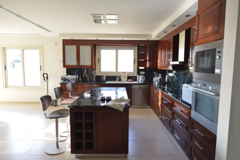 6+ Bedroom House for Sale in Paphos District