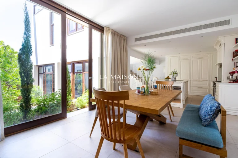 5 Bedroom House for Sale in Strovolos, Nicosia District