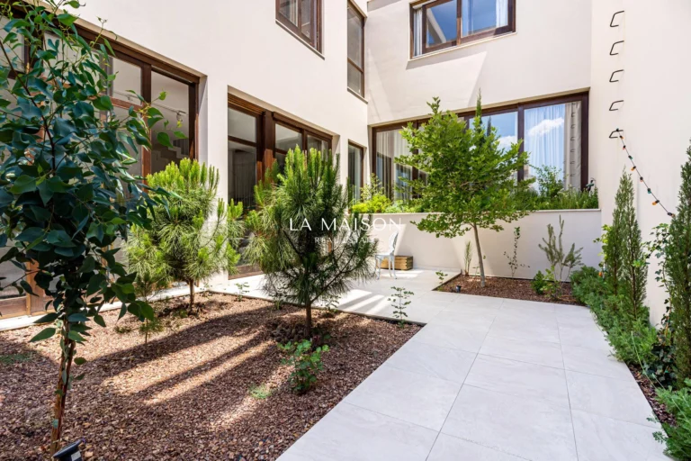 5 Bedroom House for Sale in Strovolos, Nicosia District