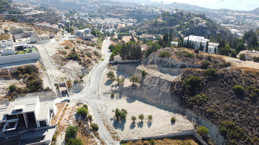 2,700m² Plot for Sale in Agios Tychonas, Limassol District