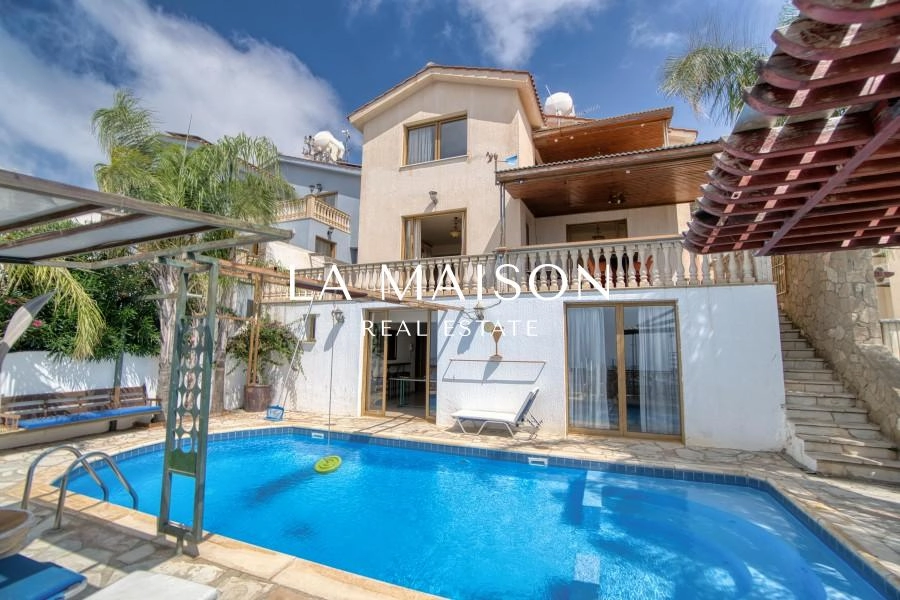 6+ Bedroom House for Sale in Paphos District