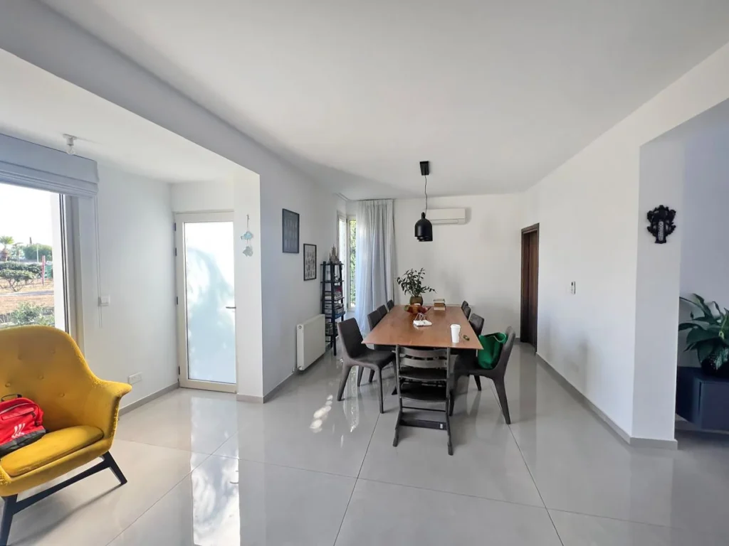 4 Bedroom House for Sale in Oroklini, Larnaca District