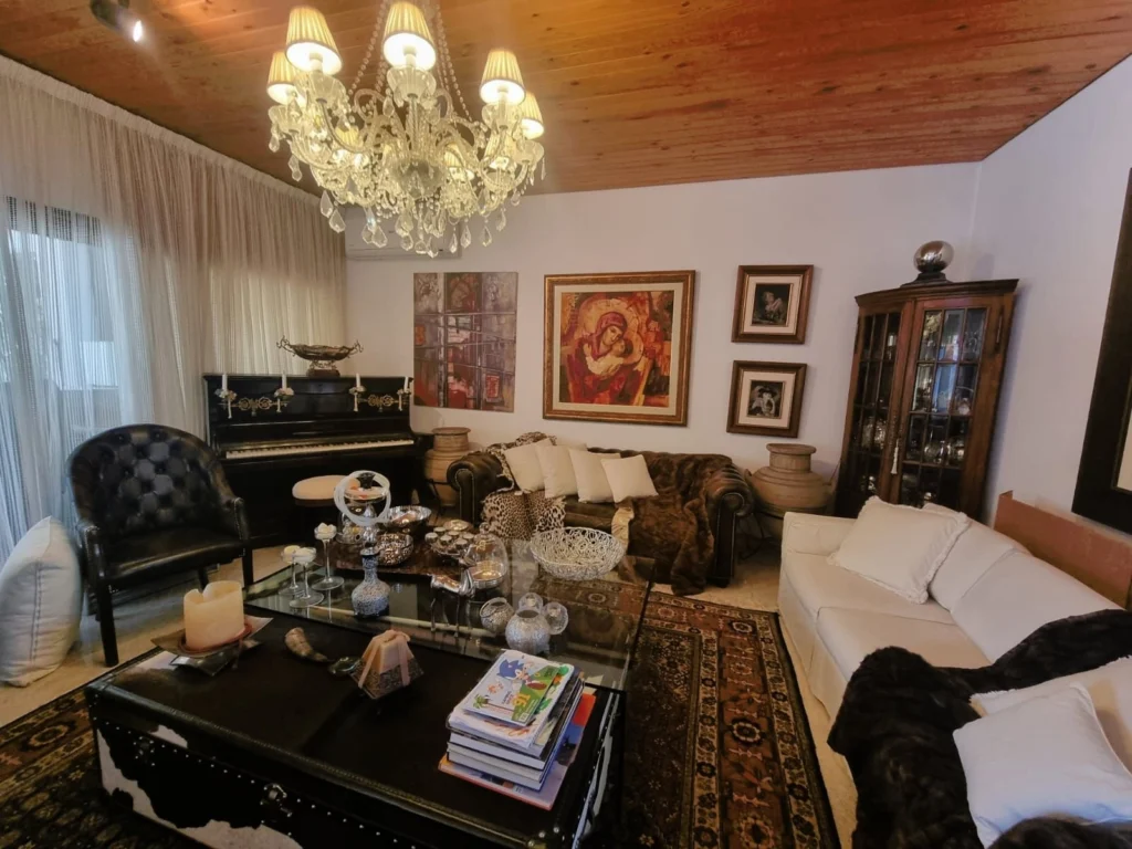 5 Bedroom House for Sale in Moniatis, Limassol District