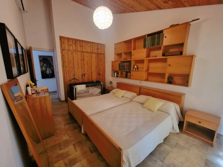 5 Bedroom House for Sale in Moniatis, Limassol District