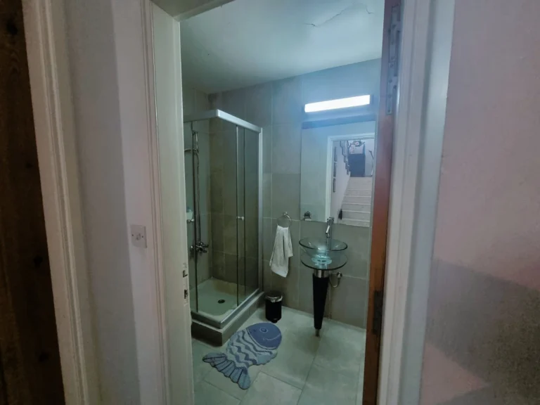 5 Bedroom House for Sale in Moniatis, Limassol District