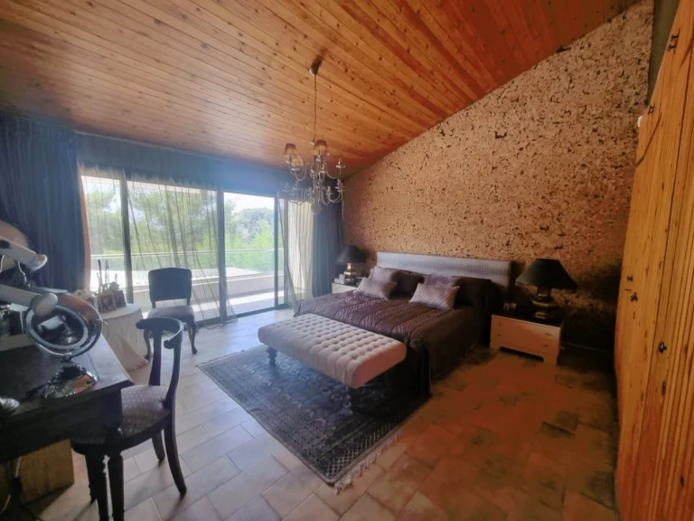 5 Bedroom House for Sale in Moniatis, Limassol District