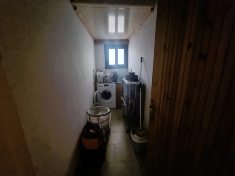 5 Bedroom House for Sale in Moniatis, Limassol District