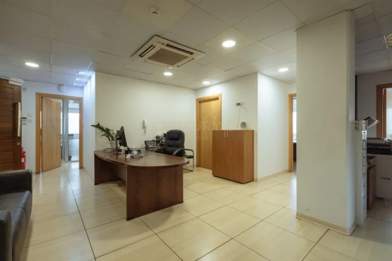 Офис 800 м² в аренду в районе Лимассола