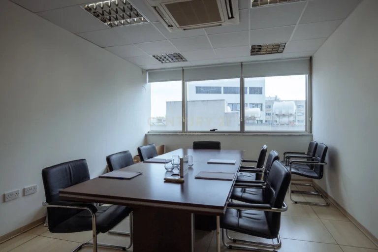 Офис 800 м² в аренду в районе Лимассола