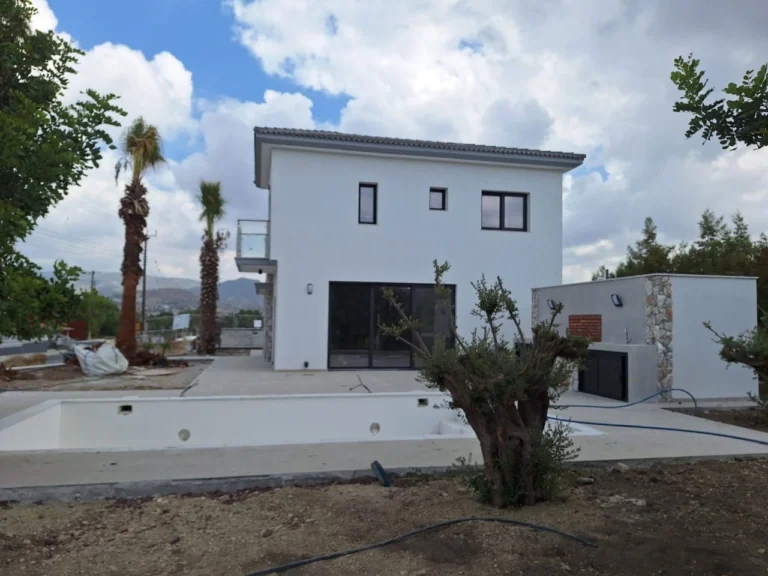 4 Bedroom House for Sale in Pyrgos Lemesou, Limassol District