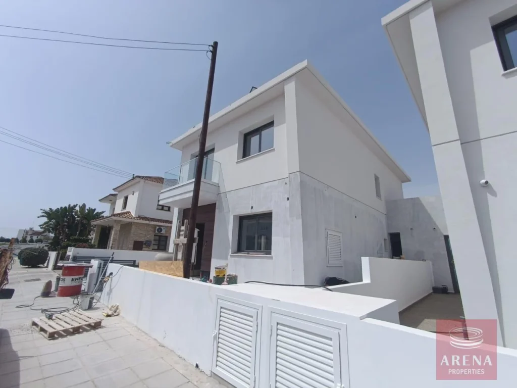 3 Bedroom House for Sale in Dromolaxia, Larnaca District