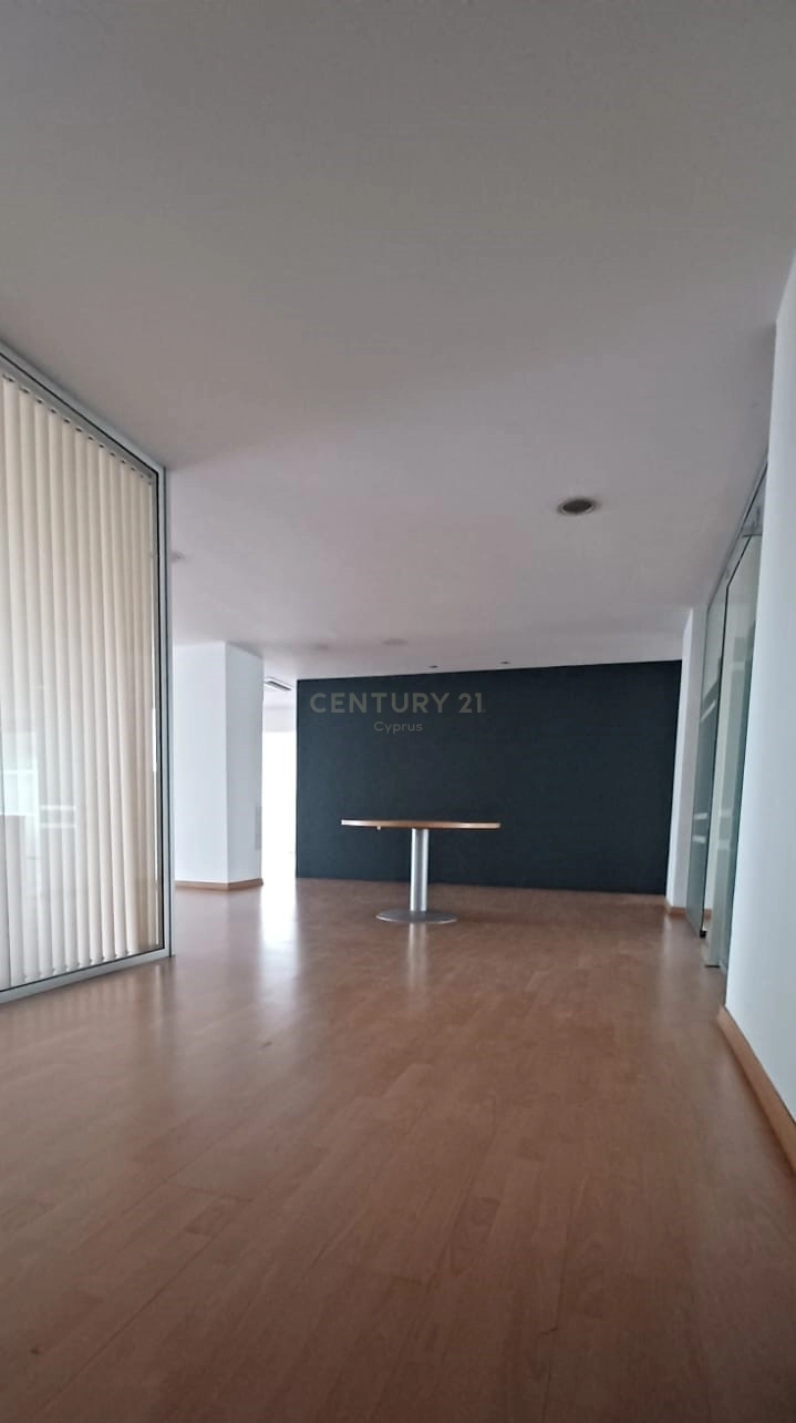 400m² Office for Rent in Limassol District