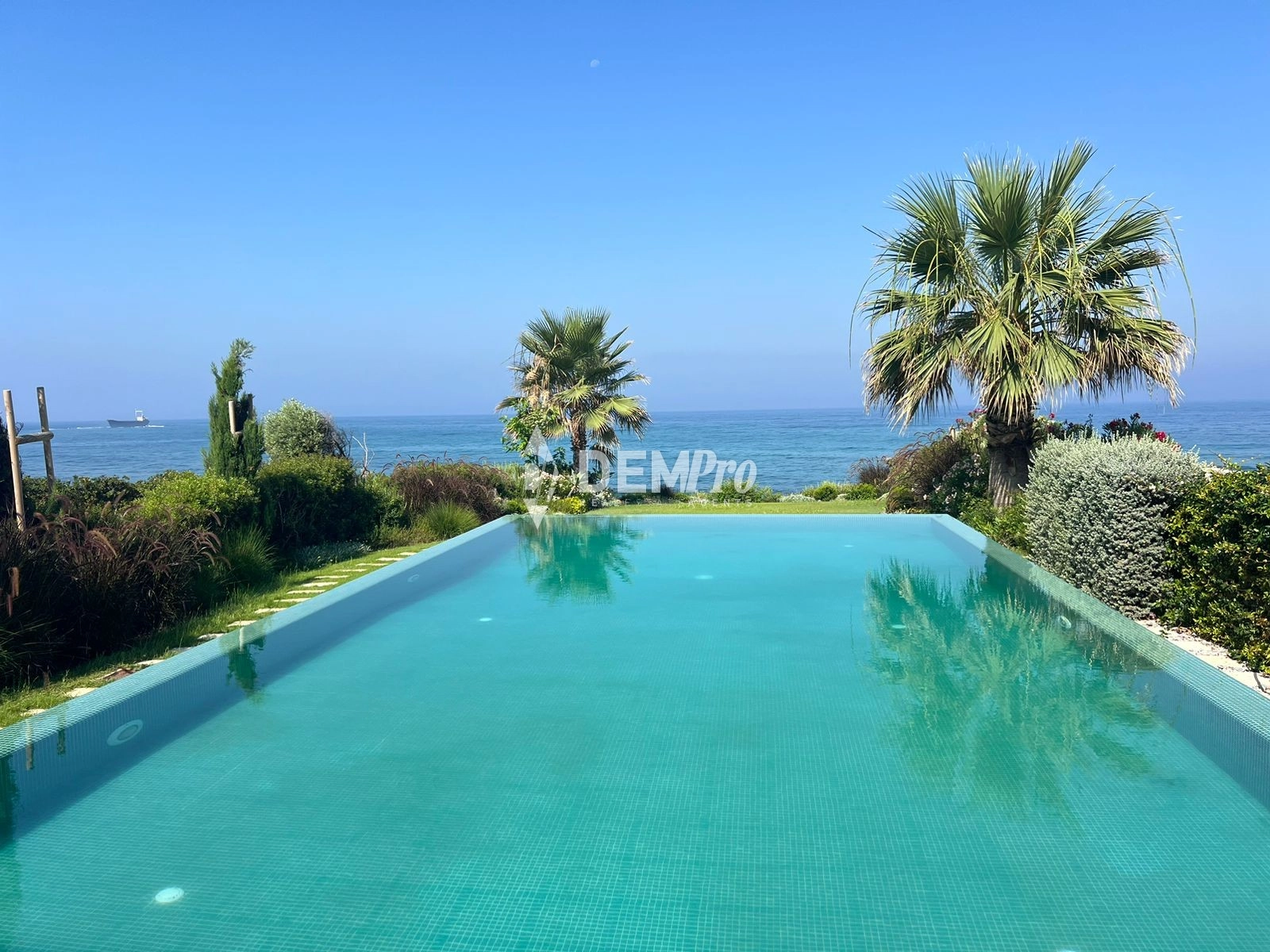 5 Bedroom House for Sale in Chlorakas, Paphos District