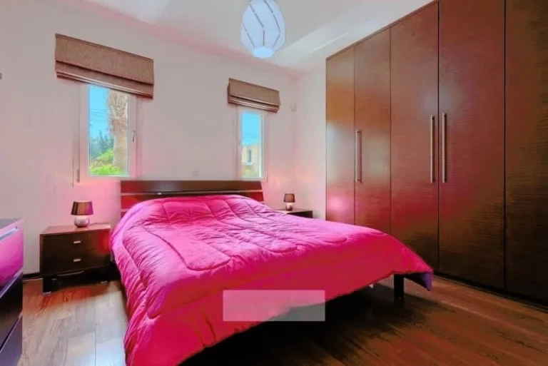 6+ Bedroom House for Sale in Paphos – Universal