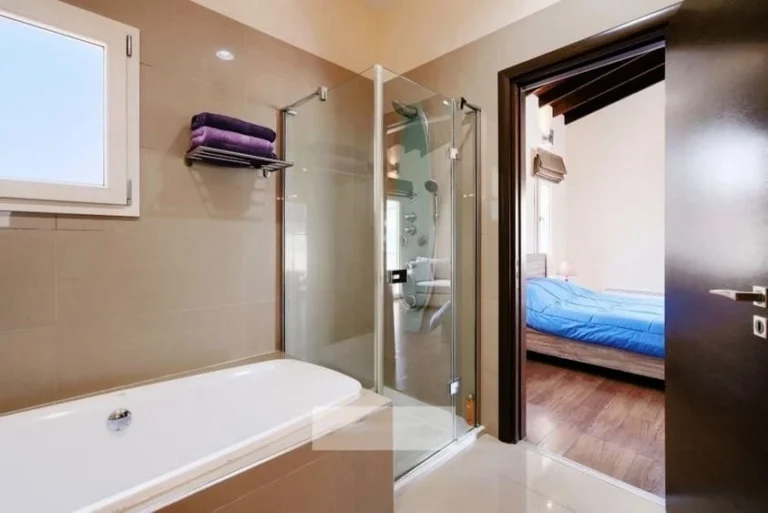 6+ Bedroom House for Sale in Paphos – Universal