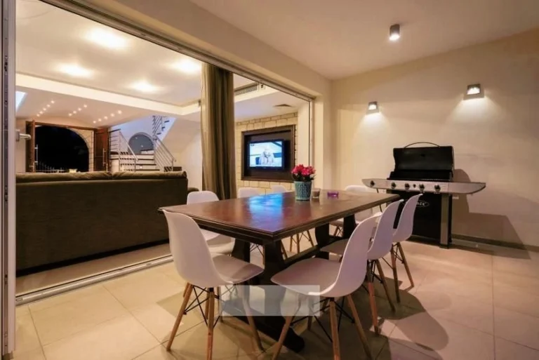 6+ Bedroom House for Sale in Paphos – Universal