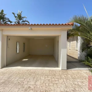 5 Bedroom House for Sale in Pervolia Larnacas