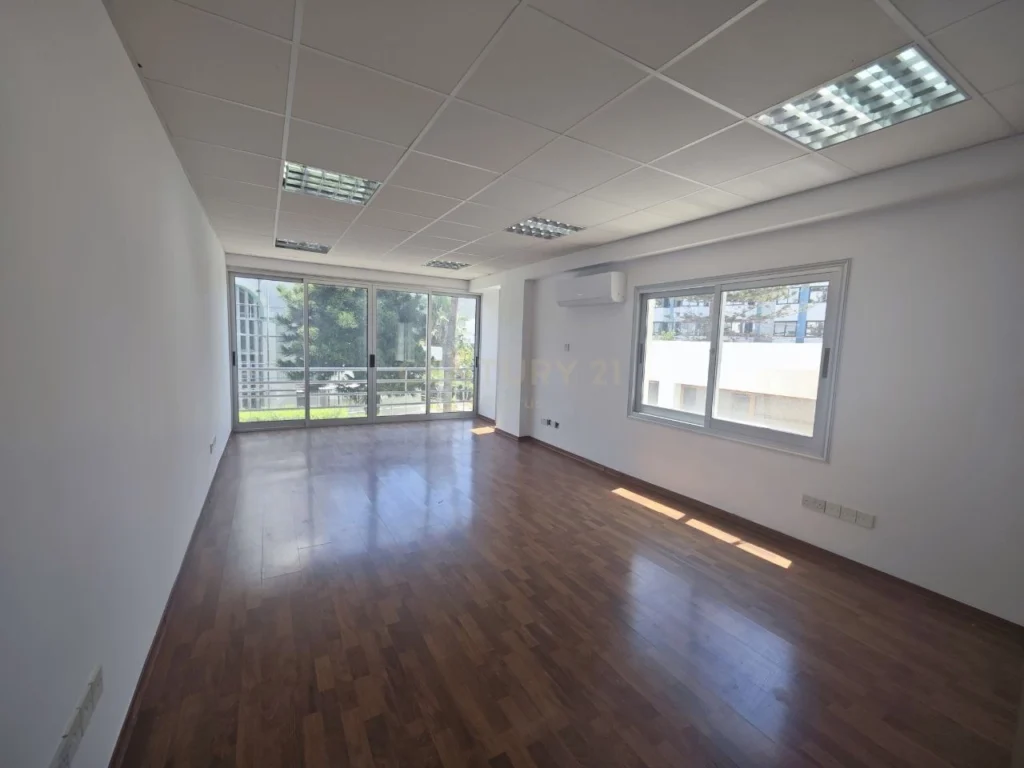 120m² Office for Rent in Limassol District