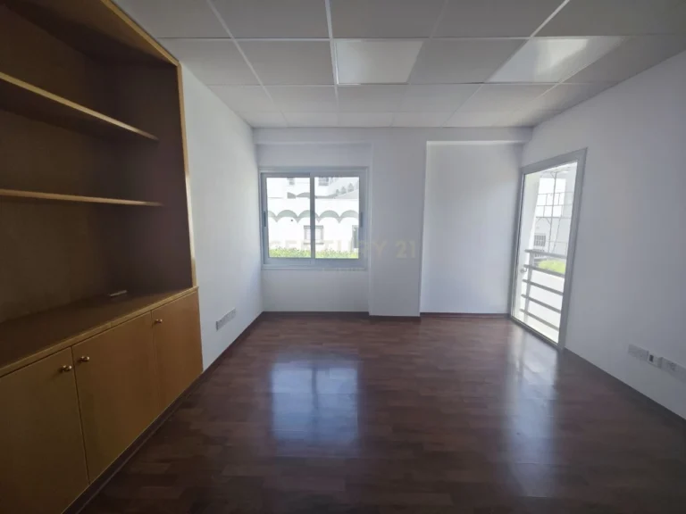 120m² Office for Rent in Limassol District