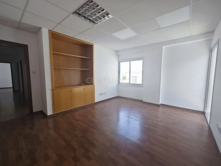 120m² Office for Rent in Limassol District