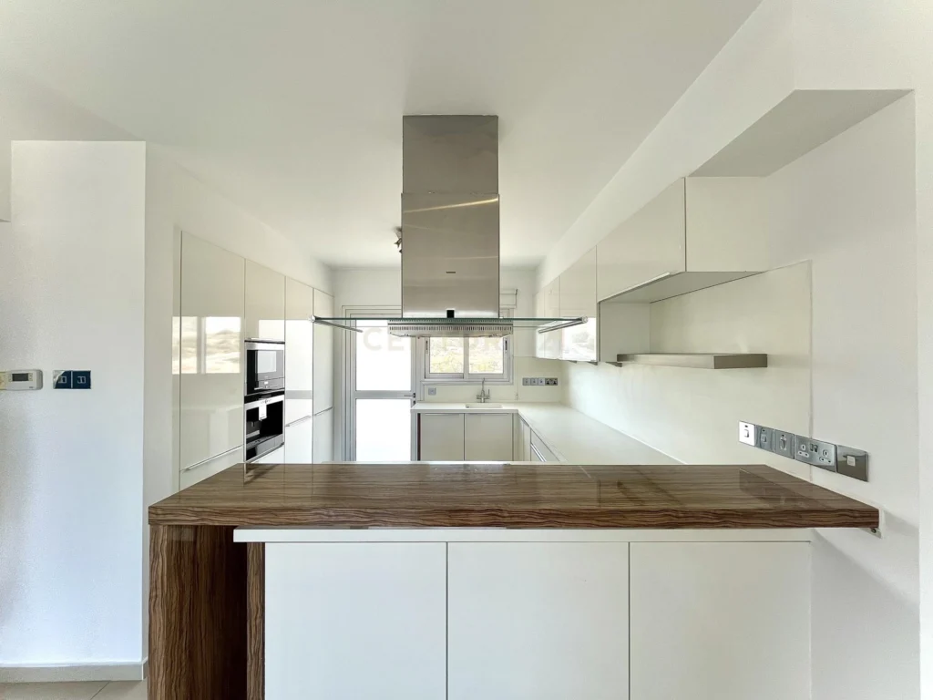 4 Bedroom Apartment for Rent in Germasogeia, Limassol District