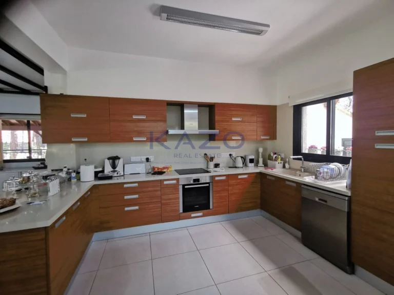 4 Bedroom House for Sale in Moniatis, Limassol District