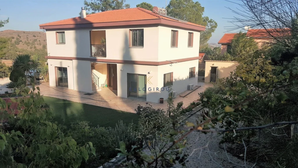 5 Bedroom House for Sale in Mosfiloti, Larnaca District