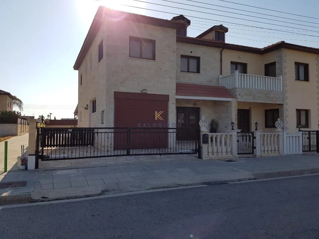 4 Bedroom House for Sale in Pervolia Larnacas