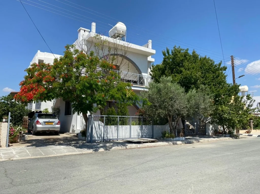 4 Bedroom House for Sale in Oroklini, Larnaca District