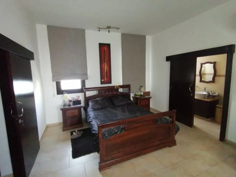 5 Bedroom House for Sale in Aradippou, Larnaca District