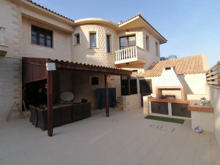 5 Bedroom House for Sale in Aradippou, Larnaca District