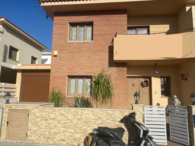 5 Bedroom House for Sale in Aradippou, Larnaca District