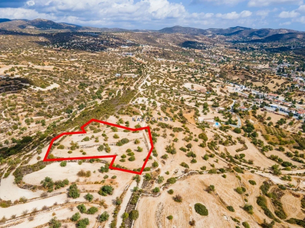 9,700m² Plot for Sale in Paramytha, Limassol District