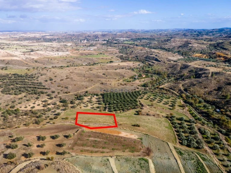 17,692m² Plot for Sale in Pera, Nicosia District