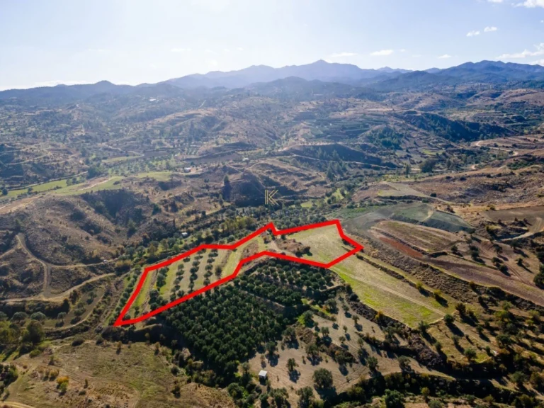 17,692m² Plot for Sale in Pera, Nicosia District