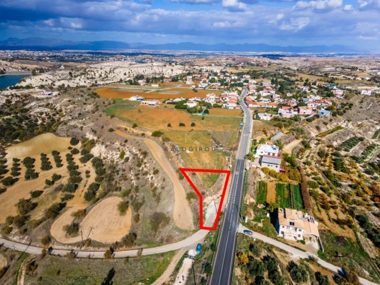 1,850m² Plot for Sale in Kampia, Nicosia District