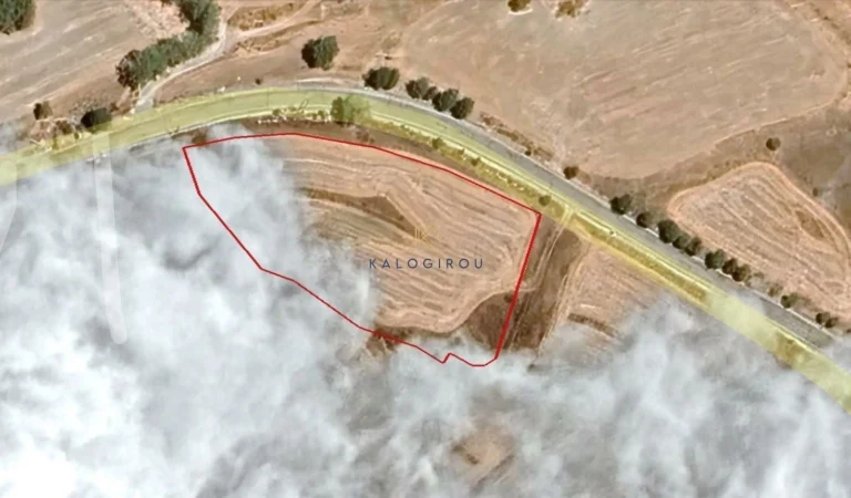 7,565m² Plot for Sale in Kritou Tera, Paphos District