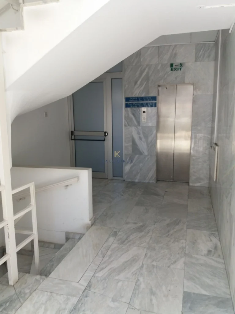 750m² Office for Rent in Faneromeni, Larnaca District