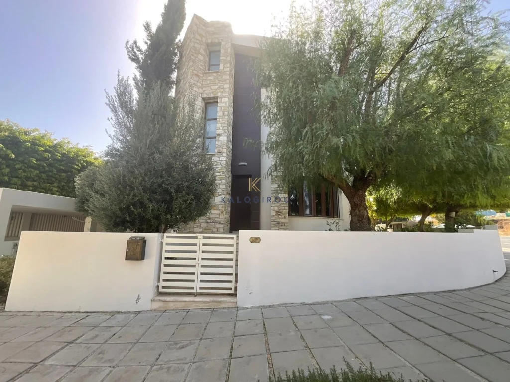 5 Bedroom House for Sale in Aradippou, Larnaca District