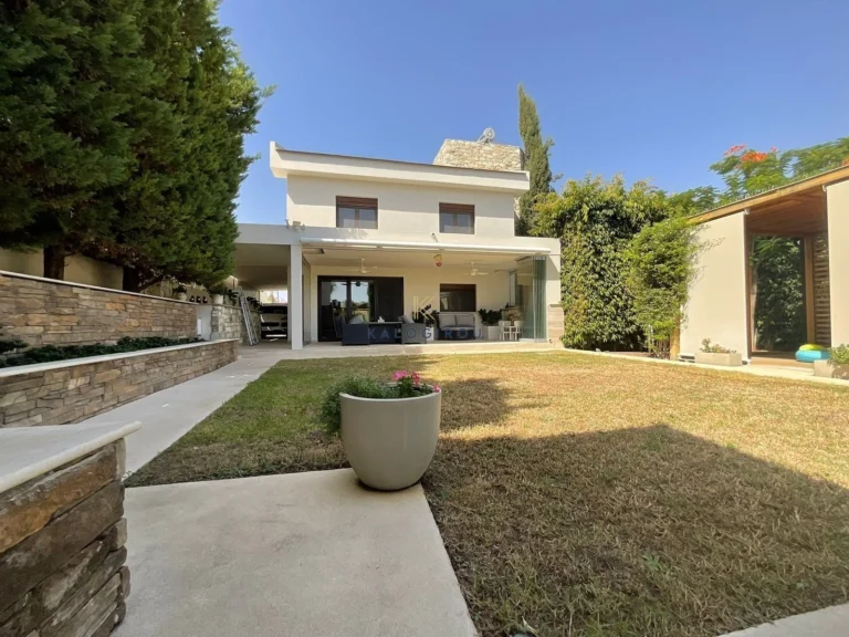 5 Bedroom House for Sale in Aradippou, Larnaca District