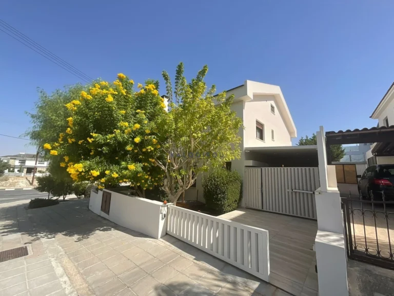 5 Bedroom House for Sale in Aradippou, Larnaca District