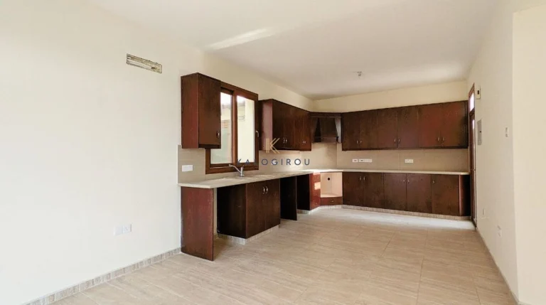 3 Bedroom House for Sale in Pervolia Larnacas