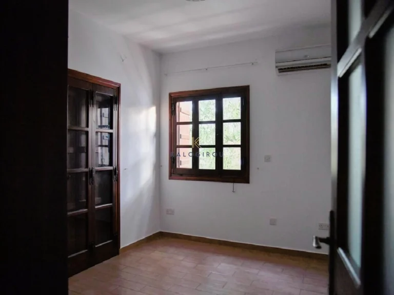 5 Bedroom House for Sale in Oroklini, Larnaca District