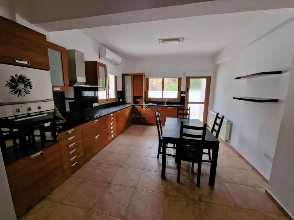 5 Bedroom House for Rent in Oroklini, Larnaca District